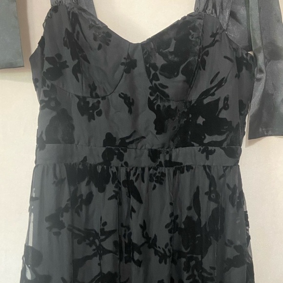 Lulu's Sweet Essence Black Floral Burnout Velvet Tie-Strap Midi Dress size S NWT - Picture 5 of 9
